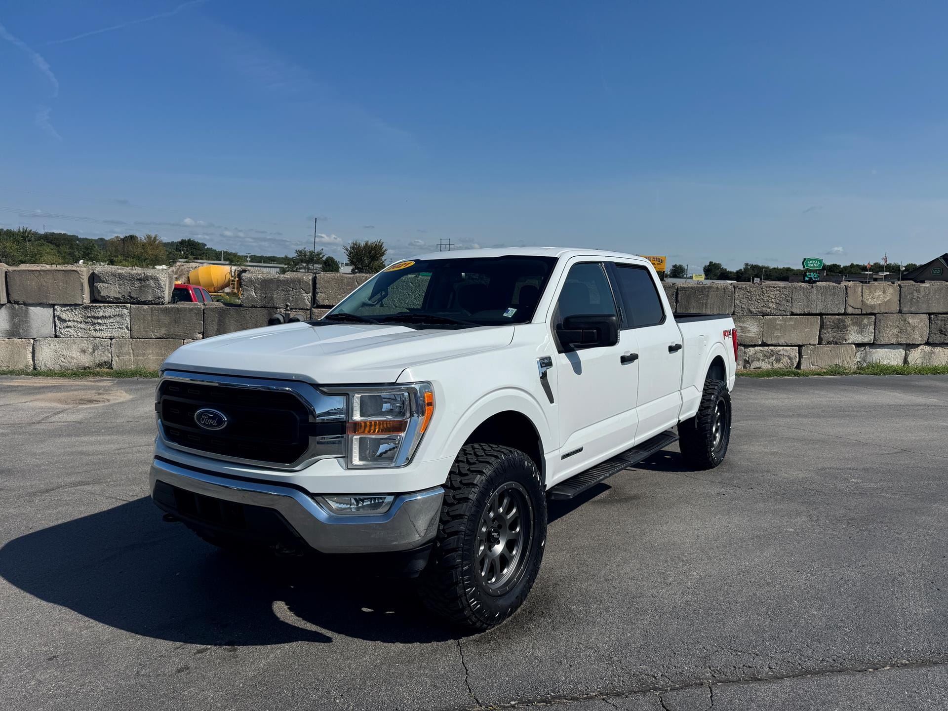 2021 Ford F-150 XLT photo 2