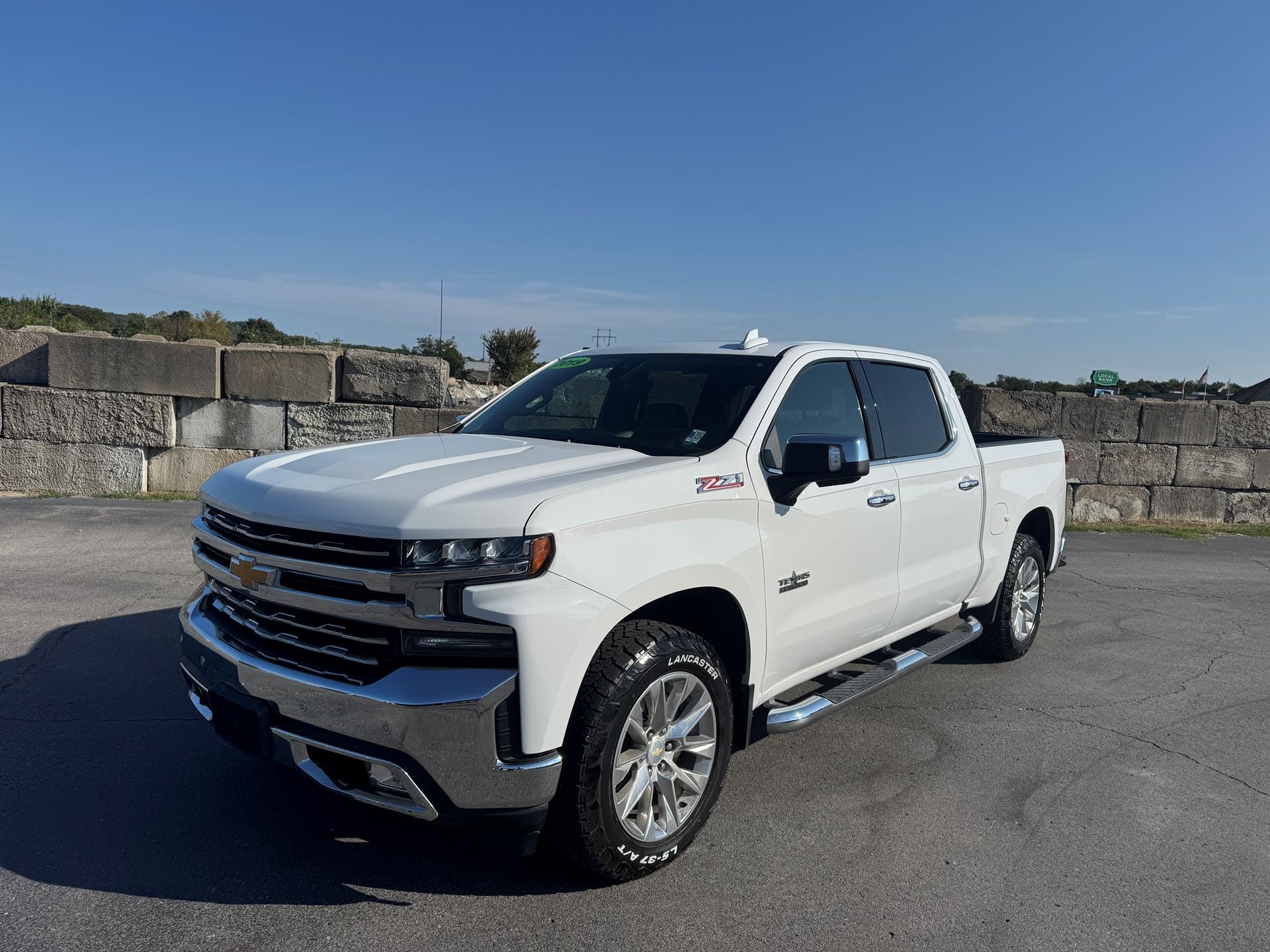 2019 Chevrolet Silverado 1500 photo 2