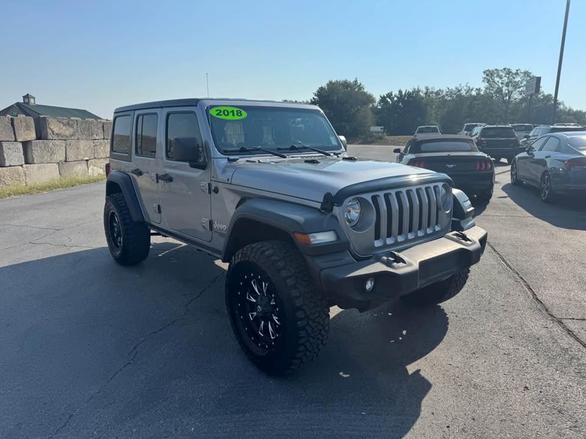 2018 Jeep Wrangler Unlimited 1C4HJXDG9JW105375