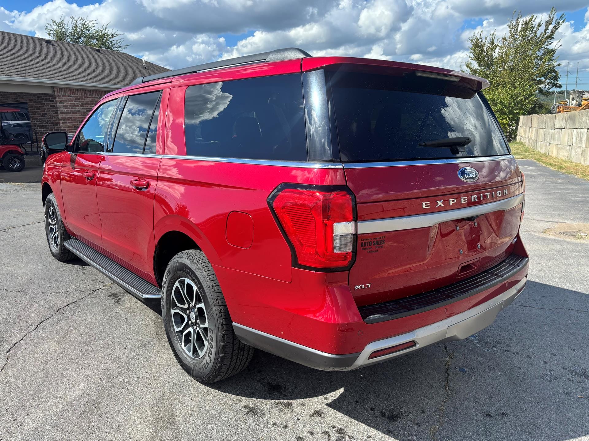 2022 Ford Expedition MAX XLT photo 2