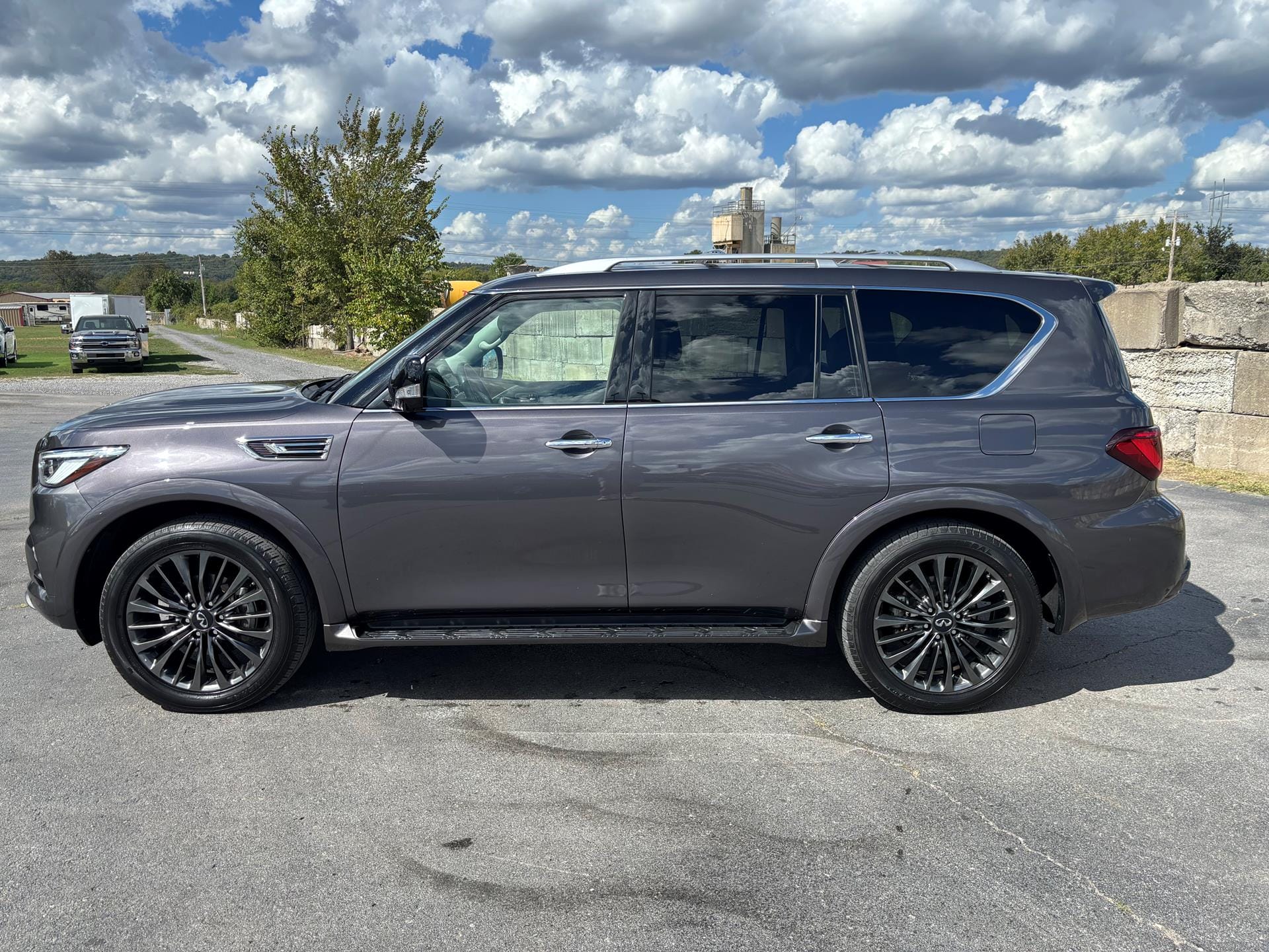 2022 Infiniti QX80 Premium photo 4