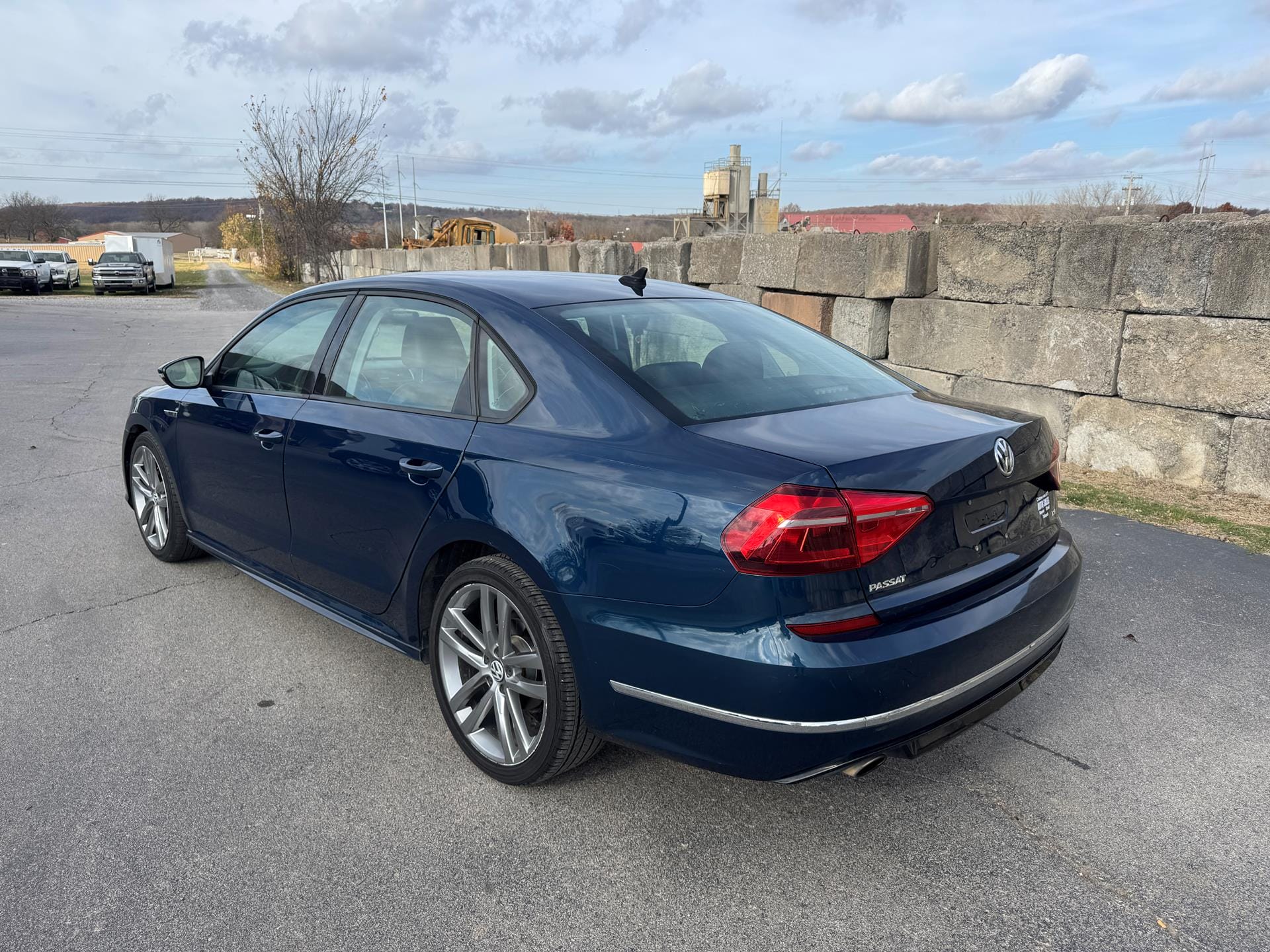 2018 Volkswagen Passat 2.0T R-Line photo 2