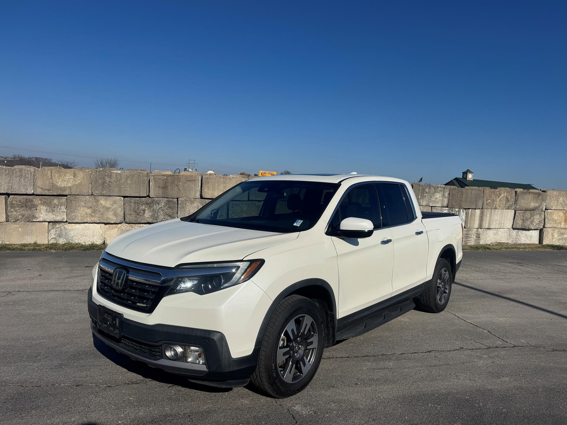 2019 Honda Ridgeline RTL-E photo 2