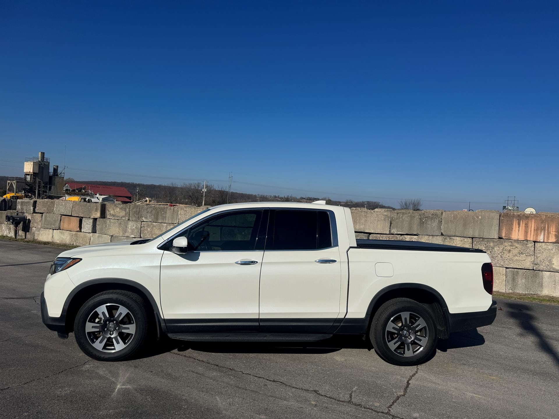 2019 Honda Ridgeline RTL-E photo 3