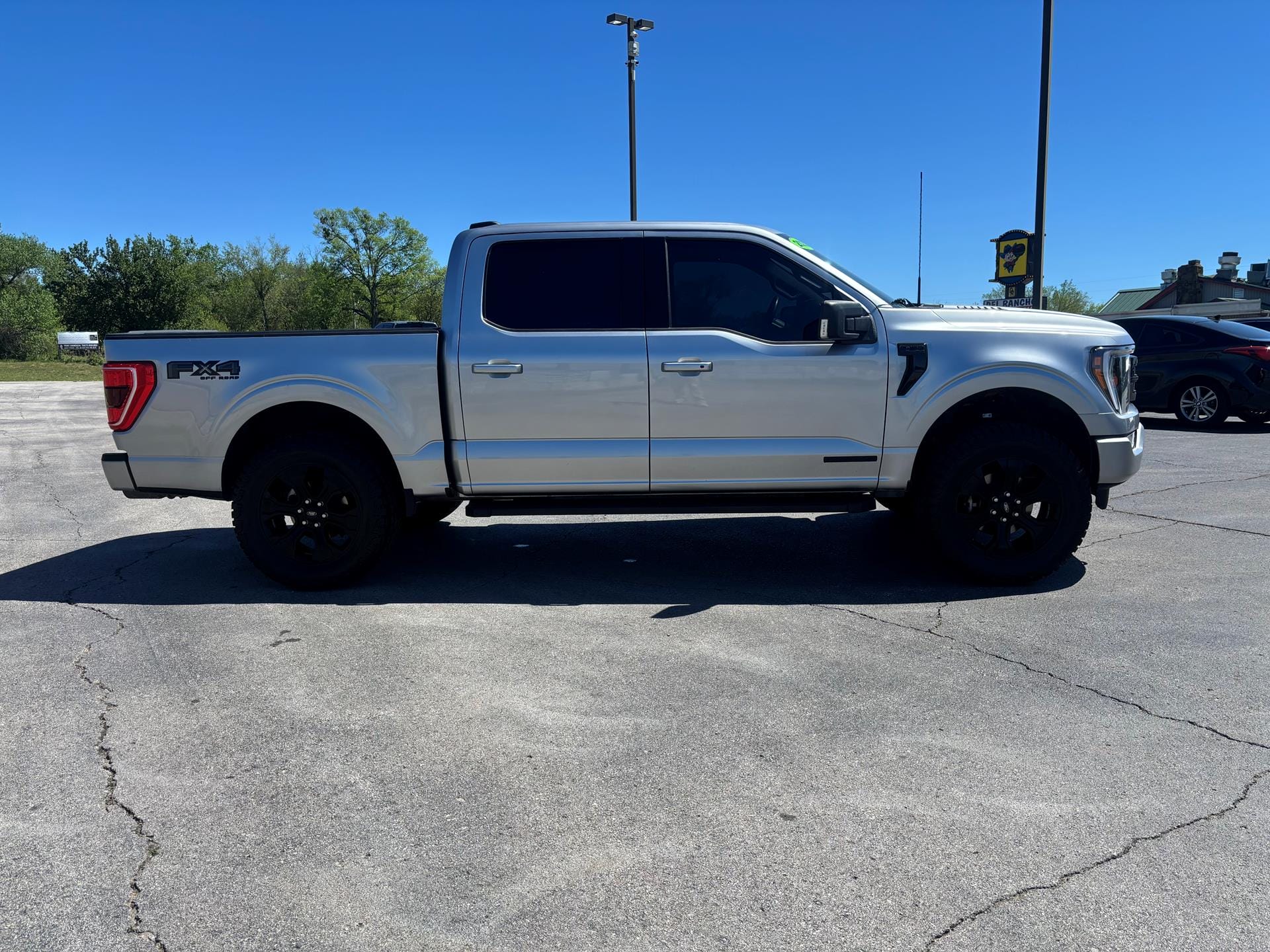 2023 Ford F-150 XLT - Photo 8